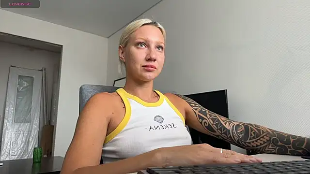 Snapshot of AnneBall chatting on July 2026 08:32:01 AM AnneBall online show from July 2026 08:32:01 AM