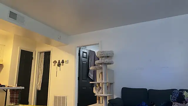 Snapshot of SpunCandy chatting on September 2025 10:32:01 PM SpunCandy online show from September 2025 10:32:01 PM