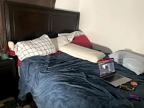 Snapshot of SpunCandy chatting on October 2025 11:56:02 PM SpunCandy online show from October 2025 11:56:02 PM