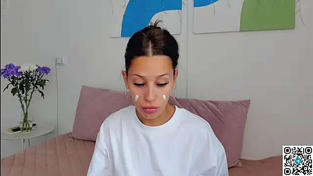 Snapshot of SelenaRousey chatting on May 2026 06:55:01 AM SelenaRousey online show from May 2026 06:55:01 AM