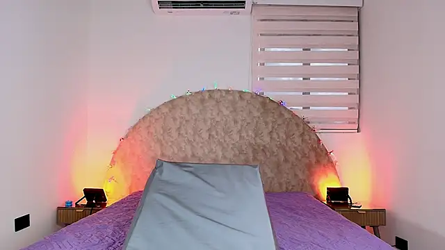 anisha x online show from December 2025 07:08:02 PM