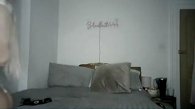 Snapshot of Elsa_24 chatting on January 2025 08:20:01 AM Elsa 24 online show from January 2025 08:20:01 AM