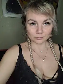 candy queeen online show from November 2025 02:56:01 AM