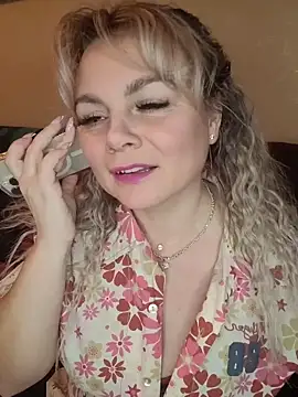 Snapshot of candy_queeen chatting on February 2026 05:19:01 PM candy queeen online show from February 2026 05:19:01 PM