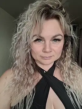 Snapshot of candy_queeen chatting on February 2026 10:04:01 AM candy queeen online show from February 2026 10:04:01 AM