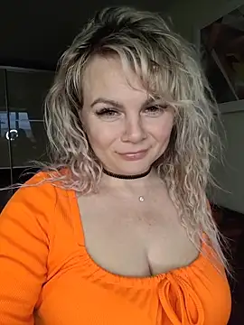 Snapshot of candy_queeen chatting on February 2026 01:23:02 PM candy queeen online show from February 2026 01:23:02 PM