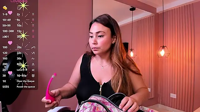 Snapshot of dulce_santamaria chatting on December 2024 09:38:02 PM dulce santamaria online show from December 2024 09:38:02 PM