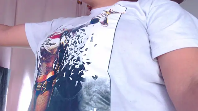 Snapshot of Amara_Red chatting on April 2026 11:21:02 AM Amara Red online show from April 2026 11:21:02 AM