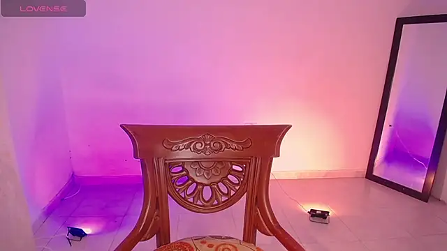 DIANEE 01 online show from October 2025 01:04:02 AM