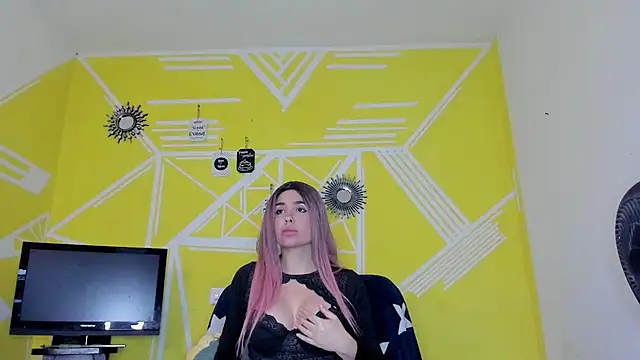 Nikolle Rouss online show from November 2025 09:50:01 PM