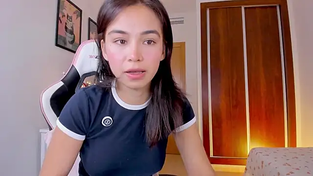 Adriennesexxx online show from November 2025 06:41:01 PM