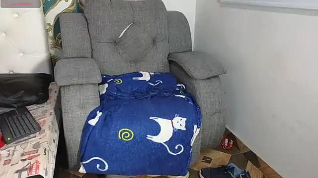 Snapshot of dakota_guirl chatting on December 2024 09:06:02 AM dakota guirl online show from December 2024 09:06:02 AM