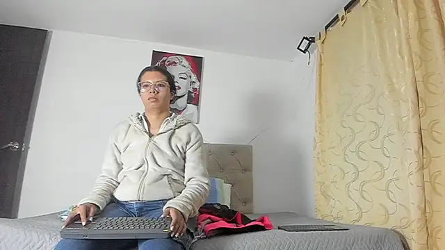 Vahiolet smith online show from September 2025 03:06:02 AM