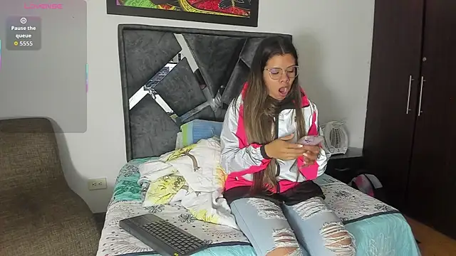 Vahiolet smith online show from October 2025 02:08:02 AM