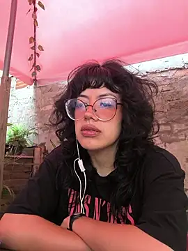 Snapshot of Fun_Everywhere chatting on April 2026 10:18:01 PM Fun Everywhere online show from April 2026 10:18:01 PM