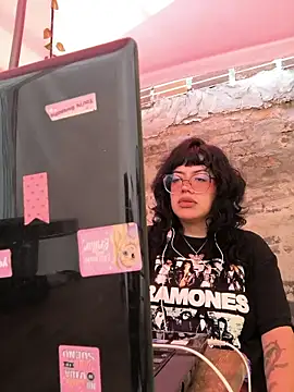 Snapshot of Fun_Everywhere chatting on April 2026 09:01:02 PM Fun Everywhere online show from April 2026 09:01:02 PM