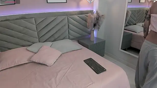 Ary thompson   online show from January 2025 08:26:01 PM