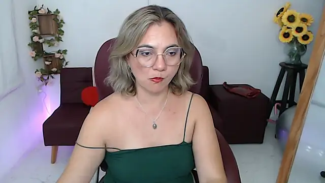 Snapshot of Ghada_milf chatting on May 2026 11:00:01 PM Ghada milf online show from May 2026 11:00:01 PM