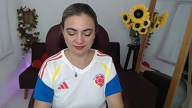 Snapshot of Ghada_milf chatting on June 2026 10:43:02 PM Ghada milf online show from June 2026 10:43:02 PM