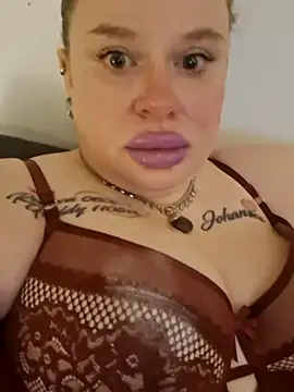 JohannasMishael online show from April 2026 12:19:01 AM