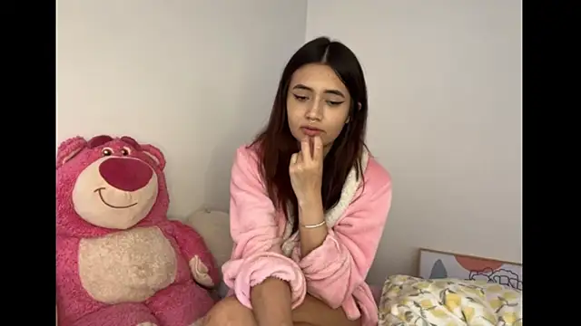 Snapshot of HallieLemon1 chatting on December 2024 10:19:01 PM HallieLemon1 online show from December 2024 10:19:01 PM