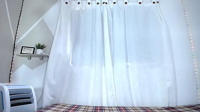 Hillary queen online show from February 2025 12:36:02 PM