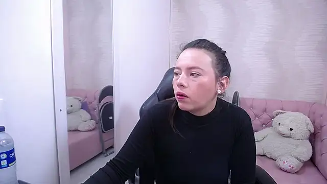lauraguzman online show from March 2025 03:02:02 AM