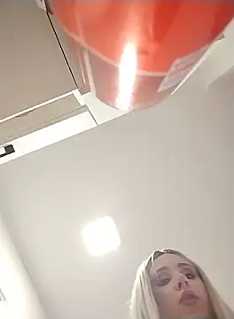 Snapshot of AdelinaJude chatting on October 2025 07:24:02 PM AdelinaJude online show from October 2025 07:24:02 PM