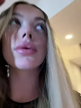 Snapshot of KylieJoyce chatting on February 2025 06:04:02 PM KylieJoyce online show from February 2025 06:04:02 PM