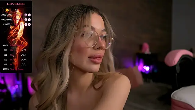 Snapshot of KylieJoyce chatting on February 2025 02:40:02 AM KylieJoyce online show from February 2025 02:40:02 AM