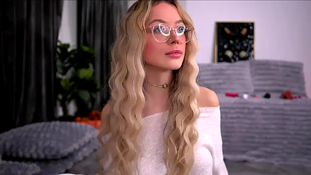 Snapshot of KylieJoyce chatting on November 2025 10:45:01 PM KylieJoyce online show from November 2025 10:45:01 PM