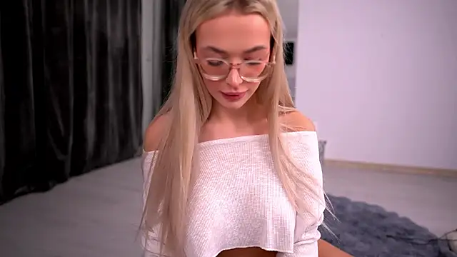 Snapshot of KylieJoyce chatting on January 2026 09:51:02 PM KylieJoyce online show from January 2026 09:51:02 PM