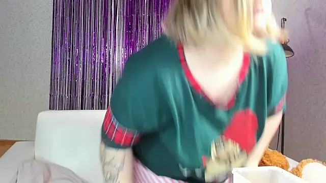 Seductive She Wolf online show from February 2025 08:54:01 PM