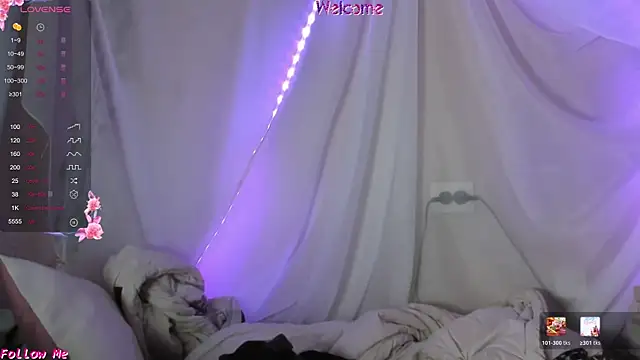 Snapshot of Seductive_She_Wolf chatting on June 2026 03:38:02 PM Seductive She Wolf online show from June 2026 03:38:02 PM