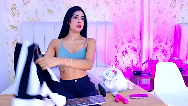 Mia-Monroe online show from November 2025 07:30:02 PM