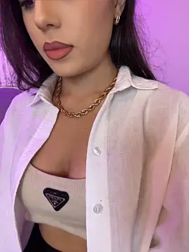 Snapshot of AbyThompson chatting on May 2026 07:43:02 PM AbyThompson online show from May 2026 07:43:02 PM