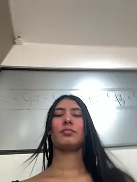 Snapshot of LaurenRodriiguez chatting on April 2026 07:17:02 PM LaurenRodriiguez online show from April 2026 07:17:02 PM