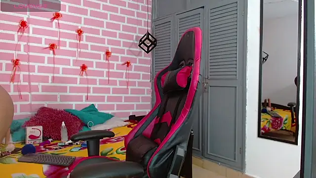 analus-01 online show from March 2025 03:22:02 AM