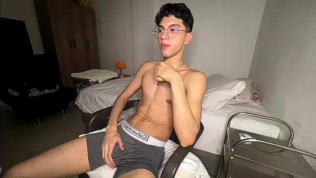 Angelligth online show from November 2025 04:39:02 AM