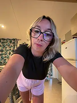 Snapshot of Giuliana_baby chatting on July 2026 08:00:02 PM Giuliana baby online show from July 2026 08:00:02 PM