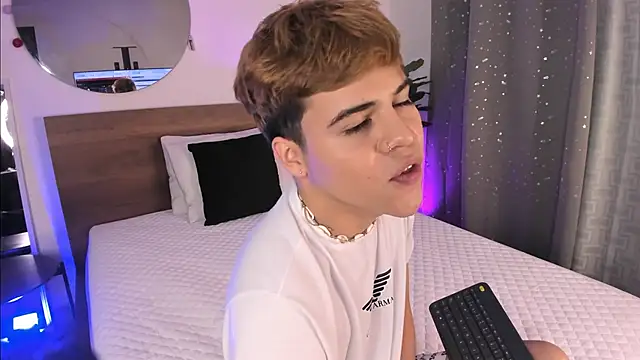 justinbiler online show from December 2024 04:40:01 AM