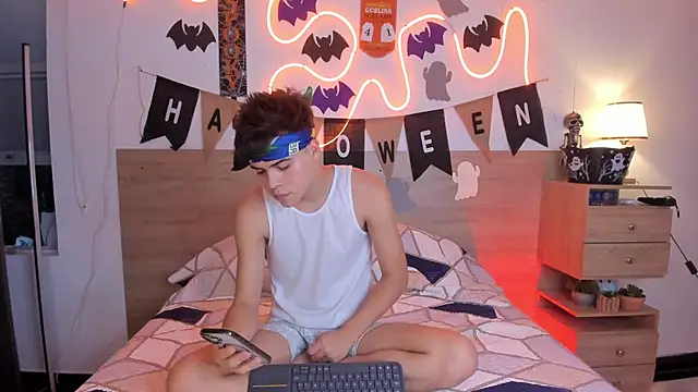 justinbiler online show from October 2025 01:11:01 PM