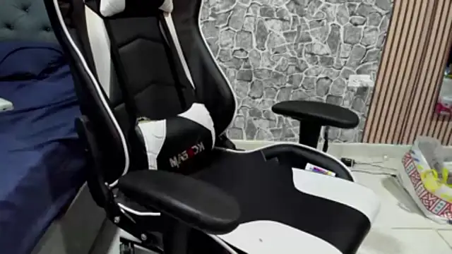 Snapshot of chriss_jones1 chatting on February 2026 10:13:02 PM chriss jones1 online show from February 2026 10:13:02 PM