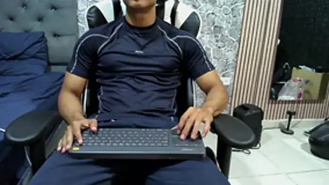 Snapshot of chriss_jones1 chatting on May 2026 12:17:01 AM chriss jones1 online show from May 2026 12:17:01 AM