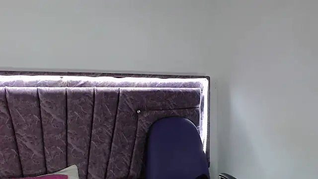 Penelope Fox14 online show from November 2025 12:26:01 PM