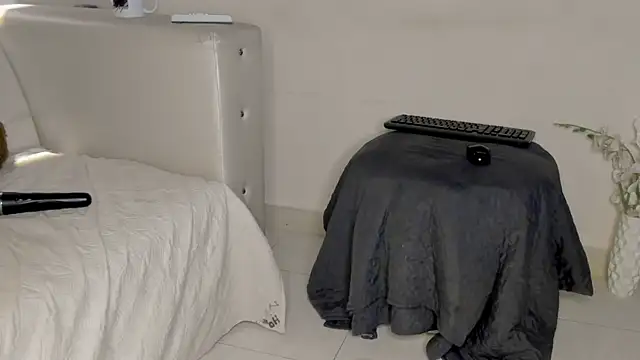 Scarlet 03 online show from March 2025 11:12:01 PM