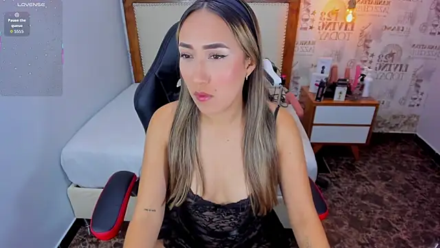 Snapshot of CAMILAGRAY chatting on May 2026 07:21:01 PM CAMILAGRAY online show from May 2026 07:21:01 PM