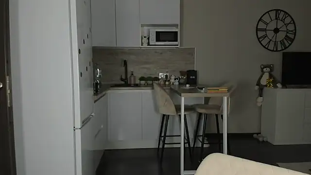 nilliluv online show from April 2026 07:25:02 PM