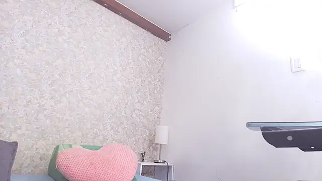 nicol f online show from November 2025 03:07:01 AM