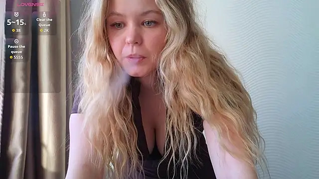 Snapshot of Milana15 chatting on April 2026 02:45:01 PM Milana15 online show from April 2026 02:45:01 PM